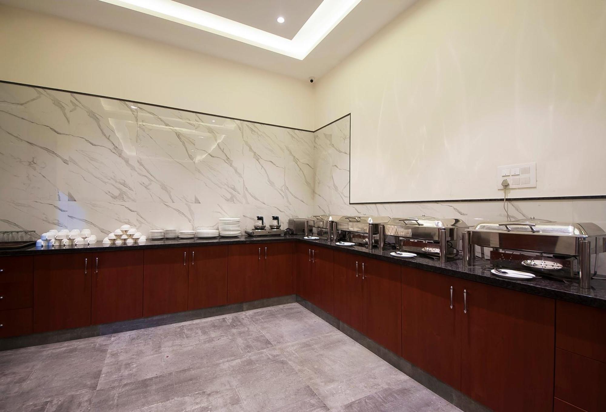 Hotel Z Suite-Near Delhi Airport Nuova Delhi Esterno foto