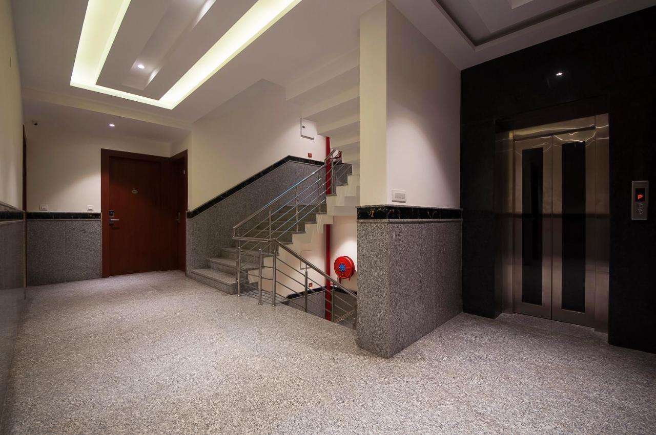 Hotel Z Suite-Near Delhi Airport Nuova Delhi Esterno foto